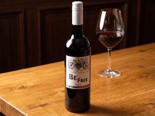 Bee Free "Merlot" б/а червоне (750ml)