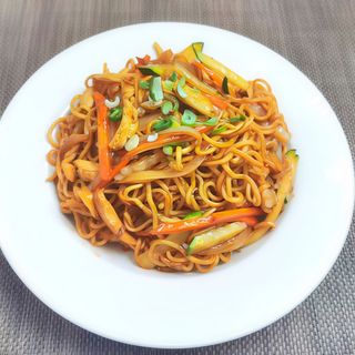 Yakisoba con Pollo y verduras