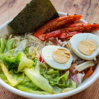 Supă noodles cu porc