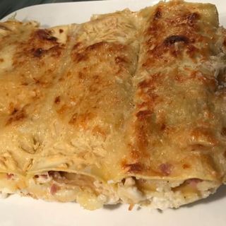 Canelones de carne rustida  gratinados   
