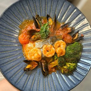 Somon la cuptor cu Cozze & Gamberi / Rosii cherry /Broccoli sote