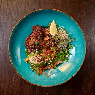 SPAGHETTI TERIYAKI Z SZARPANĄ WOŁOWINĄ