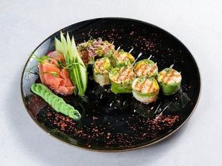 SPRING ROLLS Łosoś Grillowany
