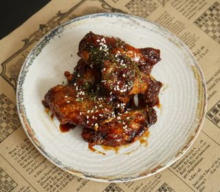 Alitas De Pollo Frito BBQ (4 Uds.)