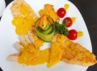 Пилешки карета с къри сос и портокали (400г)