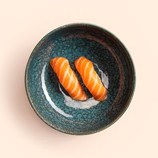 30. Nigiri de salmón (2 uds.)