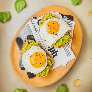 Сандвич с пикантно гуакамоле и яйце (300г)
