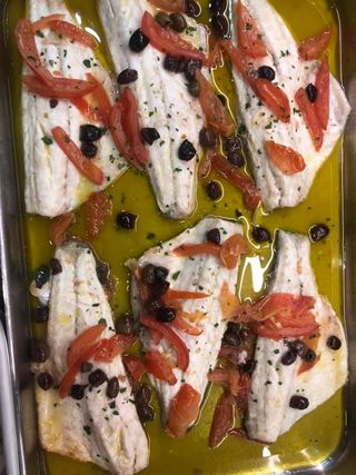 Filetto di branzino con pomodoro e olive Taggiasche