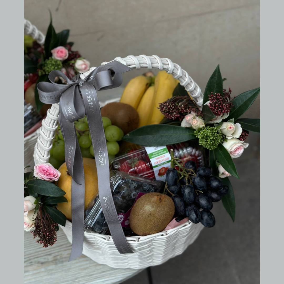 БУКЕТЫ В КОРЗИНЕ