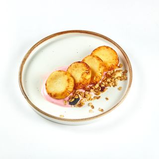 Сирники з ягідним соусом (200г)