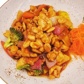 69. Pollo Con Almendras