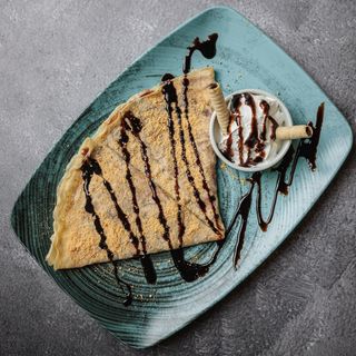 Palačinka sa nutelom, plazmom i višnjom