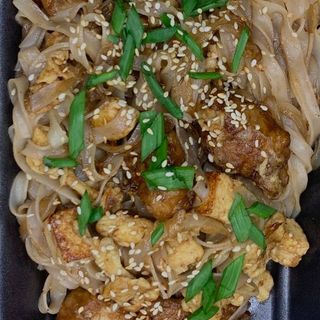 Удон паттай  з яловиченою