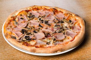 Pizza Prosciutto e Funghi + bibita