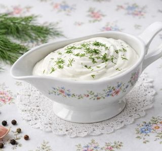 Сметана с укропом