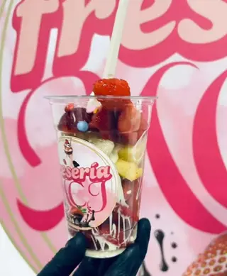Frutas con chocolate mediano