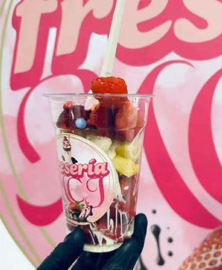 Frutas con chocolate mediano