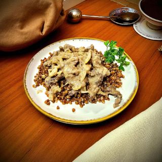 Бефстроганов з гречаною кашею (300грам)