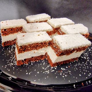 Mini prajituri de post cu crema de lamaie & nuca de cocos