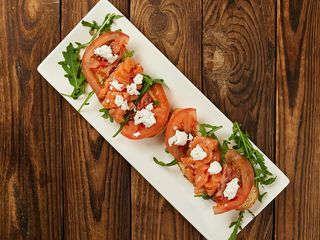 Брускети з лососем