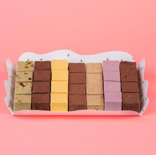 PLATOU LUNI, LA BIROU