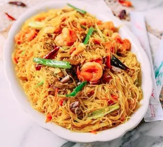 Egg Chow Mein Noodles - Medium Pack (650ML) + 1 Drink