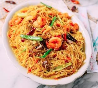 Egg Chow Mein Noodles - Medium Pack (650ML) + 1 Drink