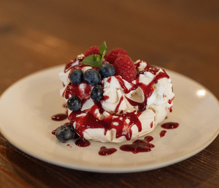 Pavlova de frutos vermelhos