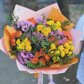 Buchet crizanteme si miniroze