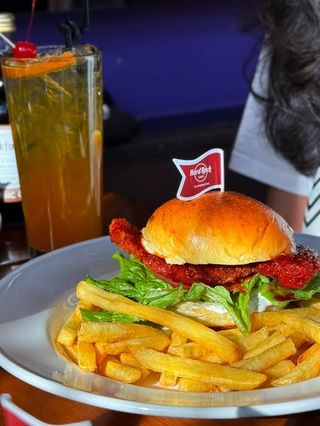 Buffalo Chicken Sandwich c/ Batatas