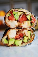 Burrito Poulet - Servi avec Salade Coleslaw + Frites