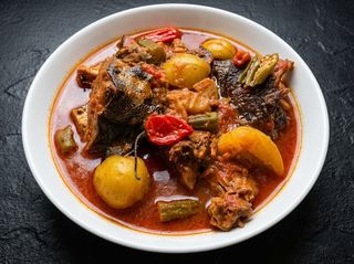 Sauce Légume Au Poulet Accompagné De Riz