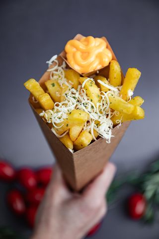 Cartofi prăjiți cu sos la alegere