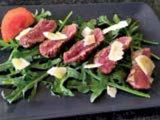 Tagliata con rucola grana, e aceto balsamico