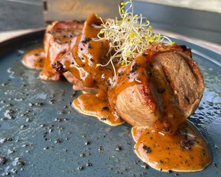 Медальйони зі свинини в беконі (370г)