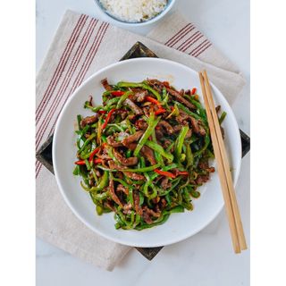 Beef with cashew nuts and green pepper