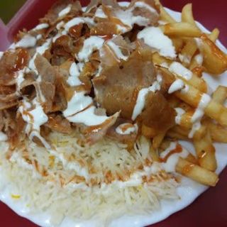 Plato XL con ternera, pollo o mixto + patatas o arroz + bebida + queso