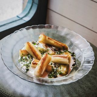 Puerro asado a la parrilla