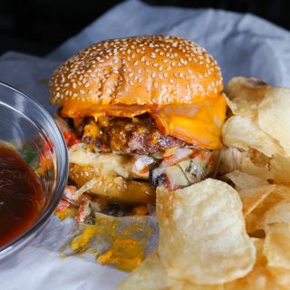 BARBACOA SPLASH BURGER con PATATAS FRITAS