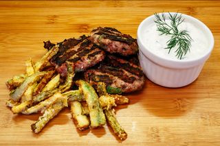 Бокс с пуешки кюфтенца с тиквички (3бр)