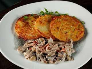 Драники з грибним соусом