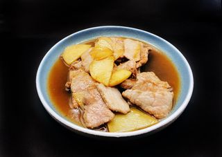 122. Manzo con patate e cipolline