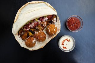 Falafel z Bakłażanem i Granatem