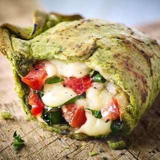 Empanada De Tomate Y Albahaca