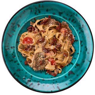 Паста з яловичиною та томатами (300г)