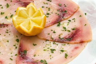 Pesce spada crudo marinato