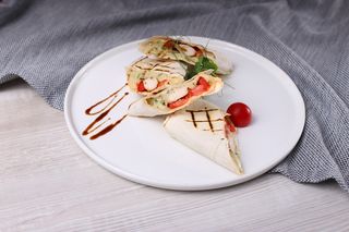 Лаваш гриль з сиром Сулугуні та Часниковим соусом (200г)