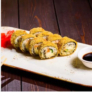 Жареный ролл с креветками