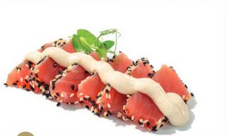 54. Atún Chamuscado con Sésamo (10 Pzs.)