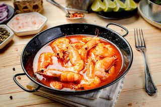 Creveti mari in sos dulce picant 